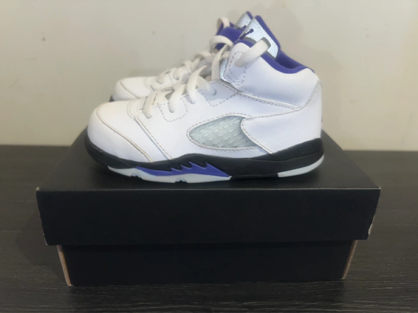 Air Jordan 5 Retro “Grapes” White, Dark Concord, Blk