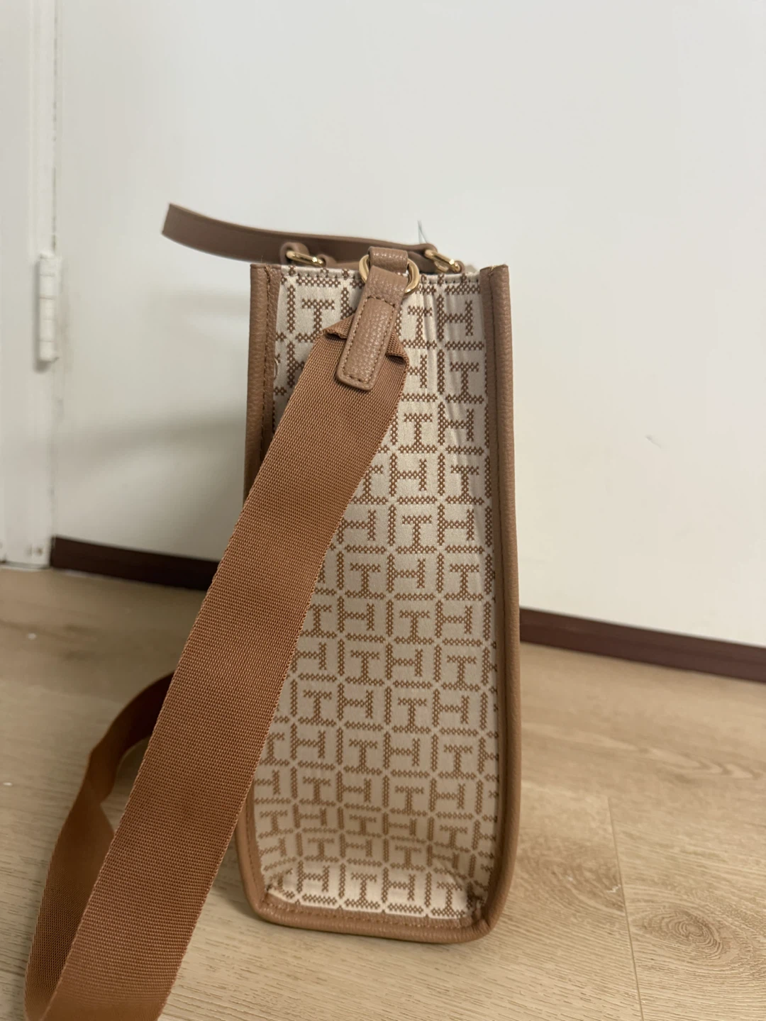 Tommy Hilfiger Monogram Tote Bag - photo 3
