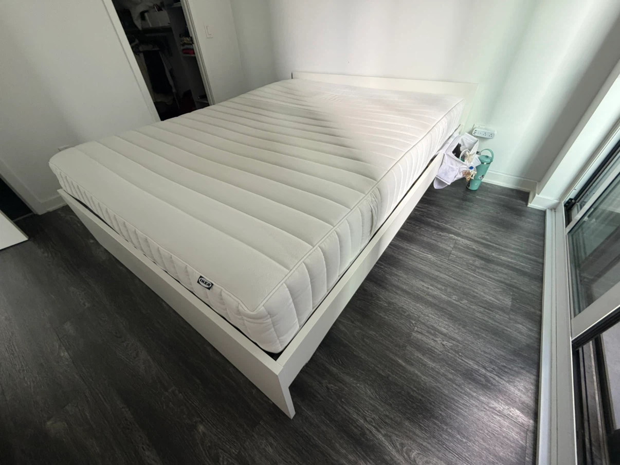 Queen Size Mattress - Medium Firm - photo 2