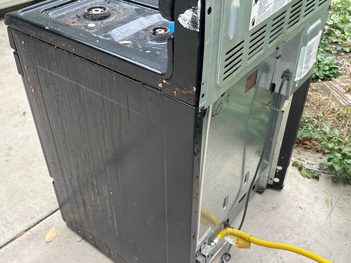 Frigidaire Used stove needs a deep cleaning - photo 5