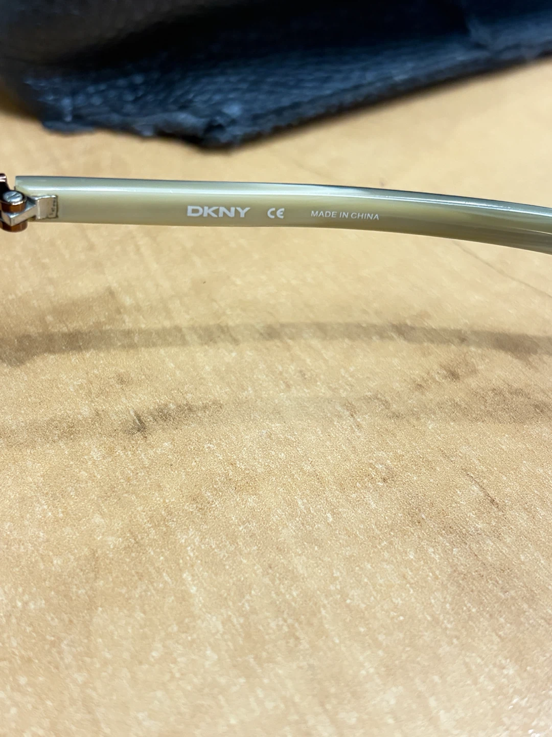 DKNY Sunglasses - photo 2
