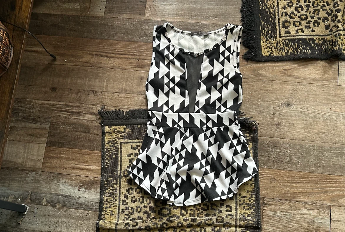 Suzy Shier Sleeveless Peplum Top