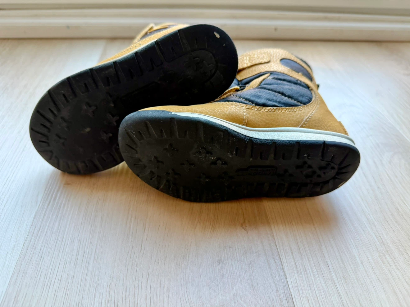 Merrell Winter Boots Youth Size 10M - photo 2