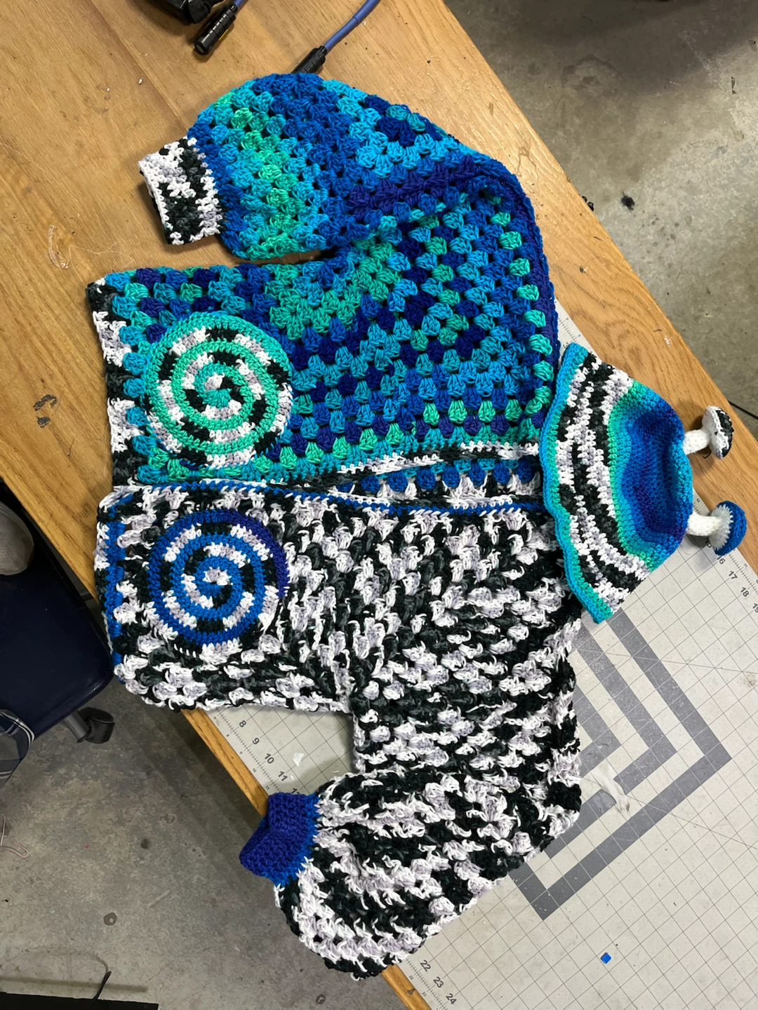 Handmade Crocheted Cardigan - photo 2