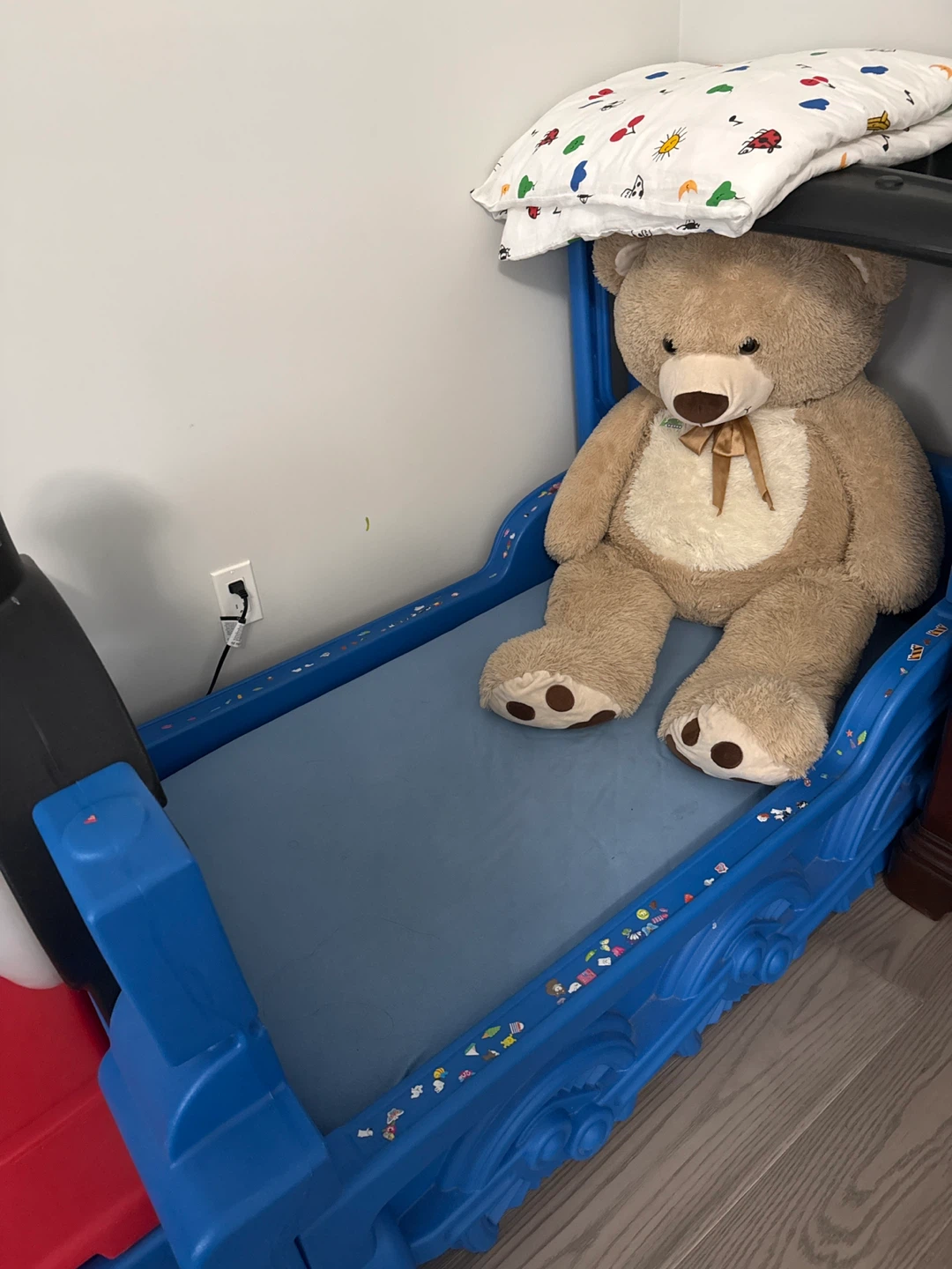 Little Tikes Thomas the Tank Engine Toddler Bed - photo 4