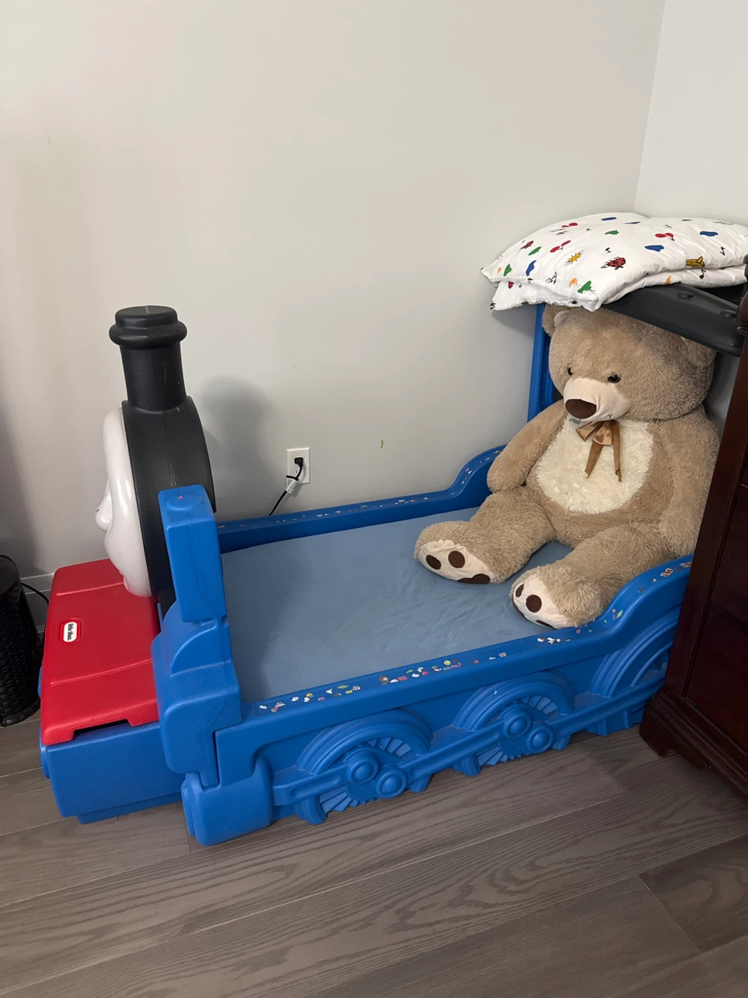 Little Tikes Thomas the Tank Engine Toddler Bed - photo 5