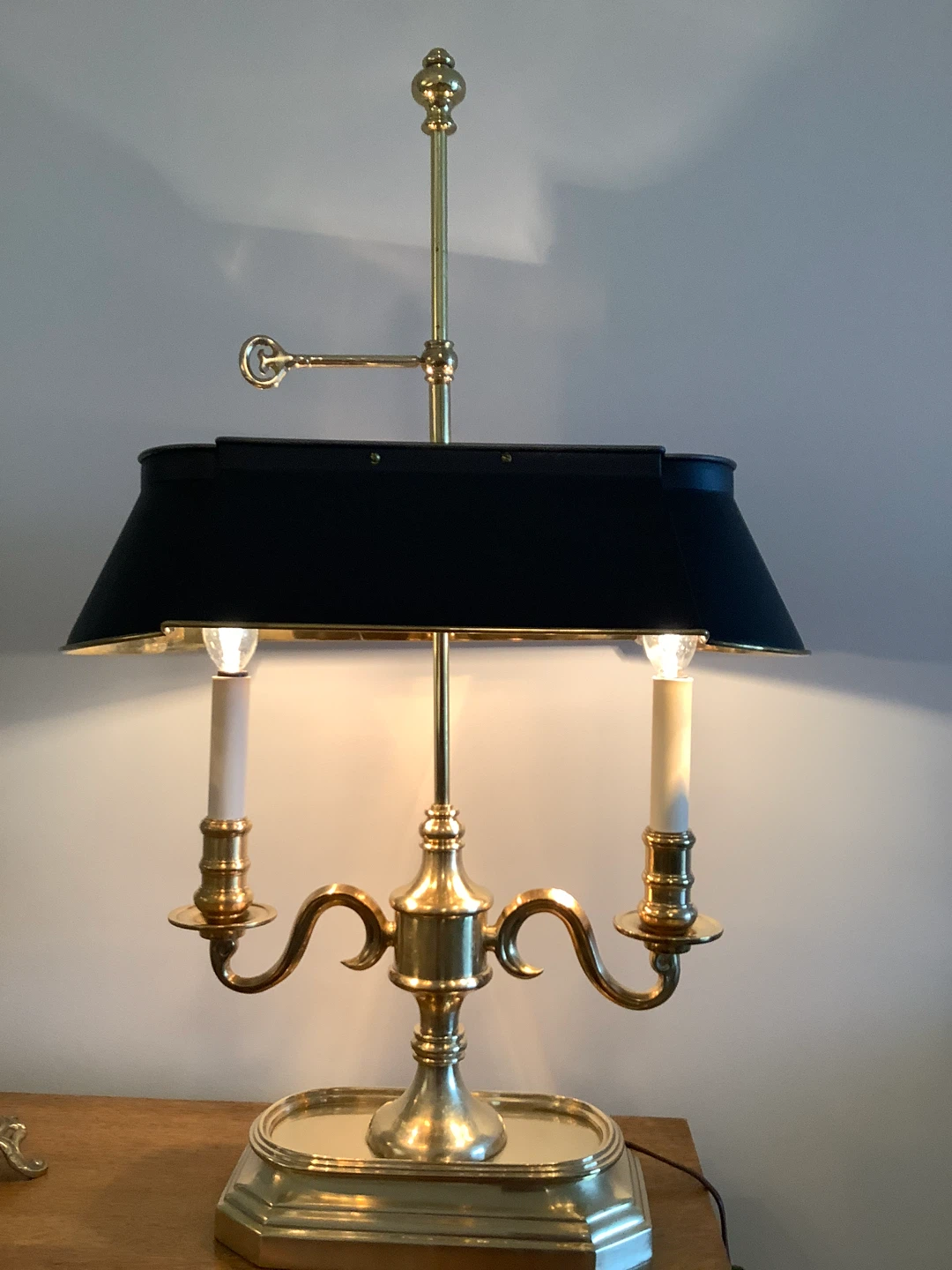 Vt Brass Bouillotte Lamp w Black Tole Brass Interior Shade 🐞