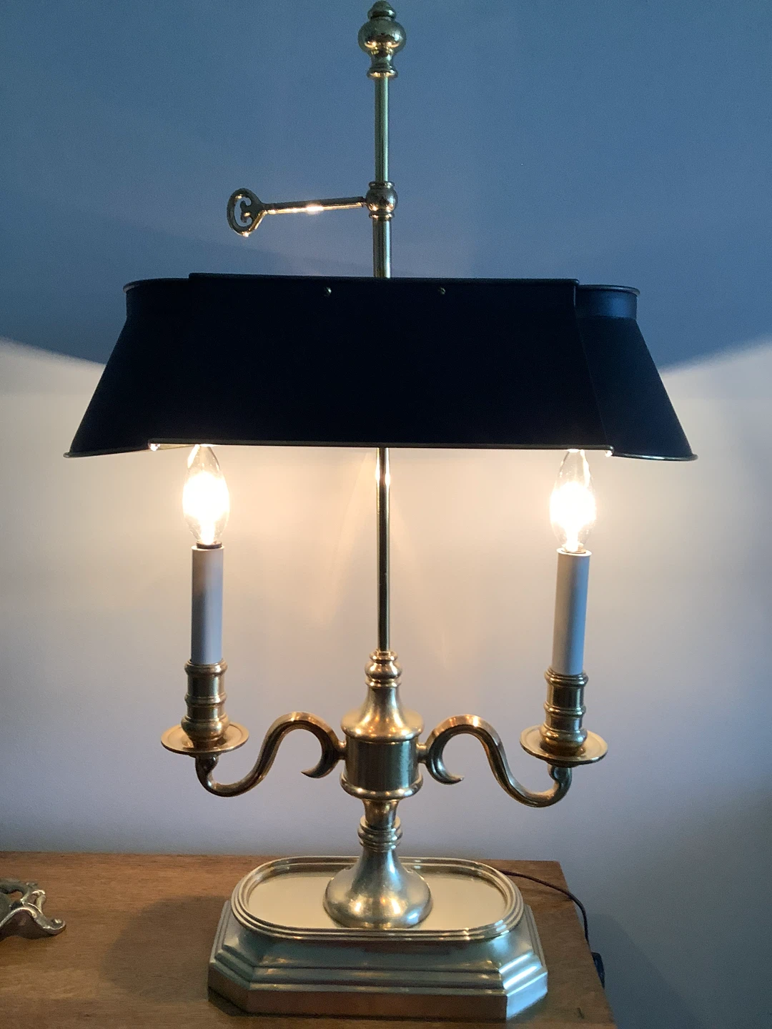 Vt Brass Bouillotte Lamp w Black Tole Brass Interior Shade 🐞 - photo 4