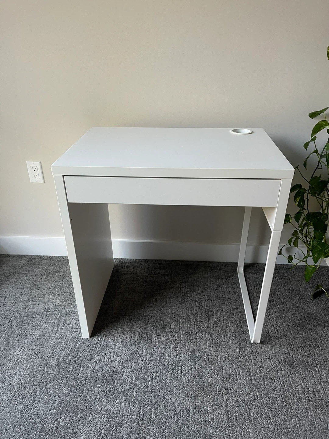 IKEA White desk with drawer
