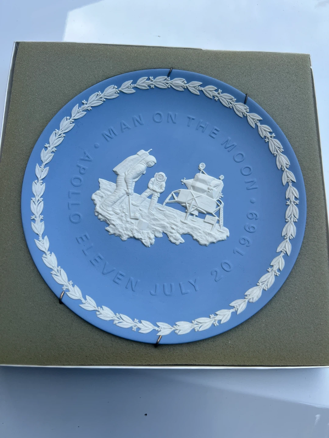 Wedgwood Apollo 11 Commemorative Plate - photo 2