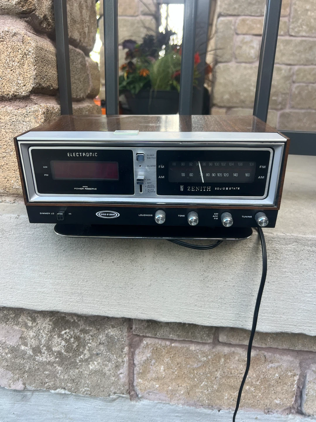 Vintage Zenith Circle of Sound AM/FM Radio