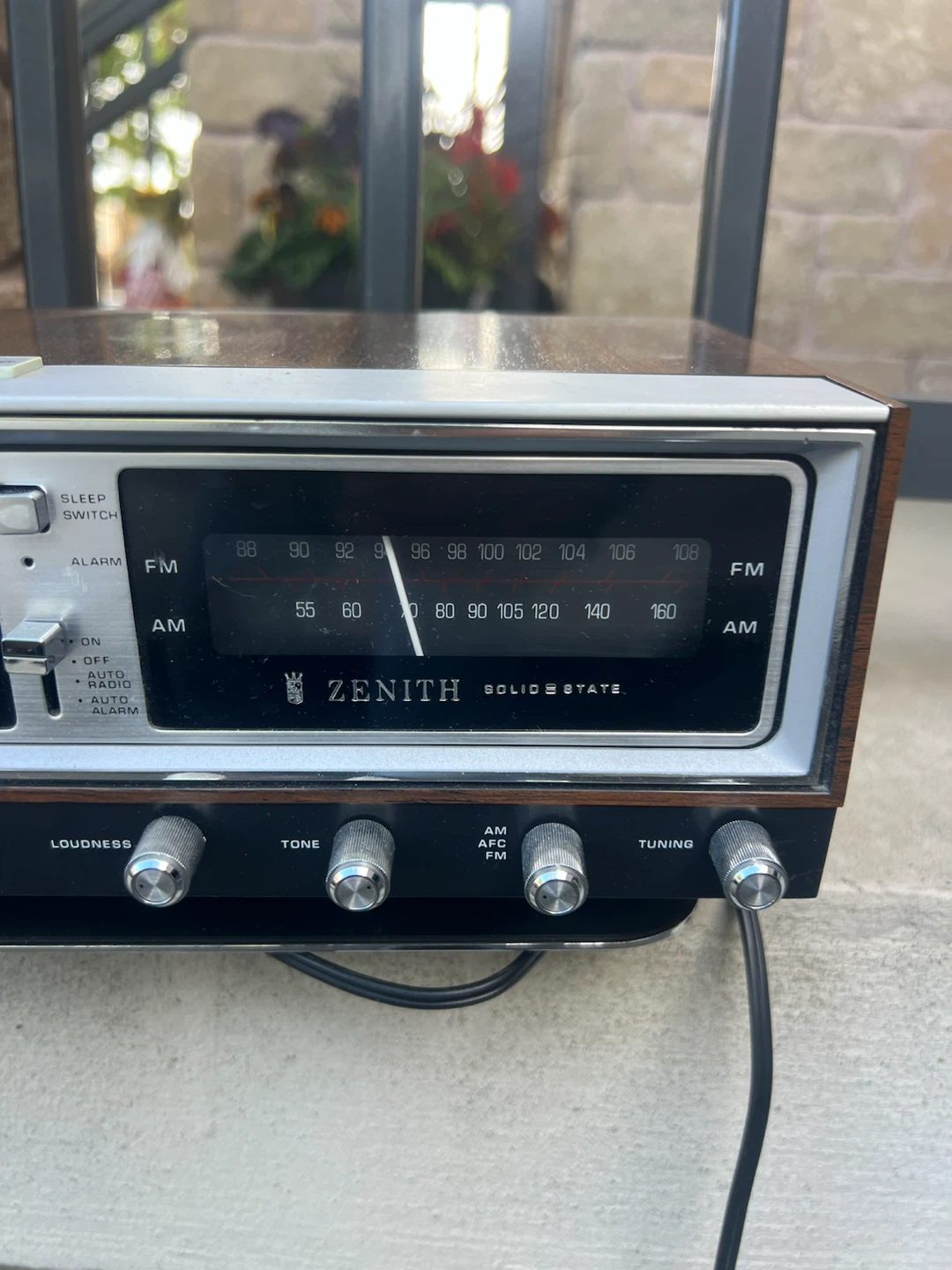 Vintage Zenith Circle of Sound AM/FM Radio - photo 3