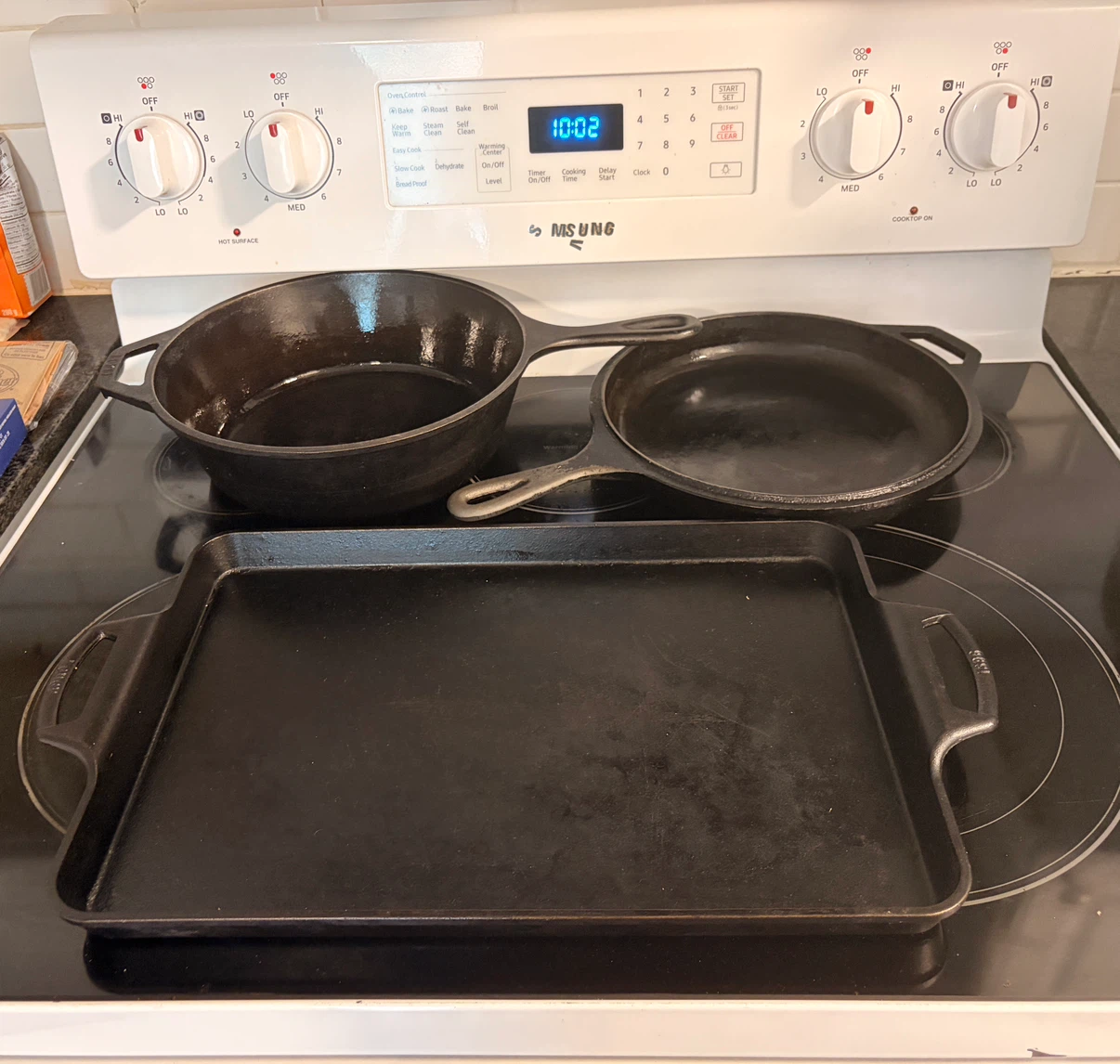 Lodge Cast Iron pans and baking tray - photo 2