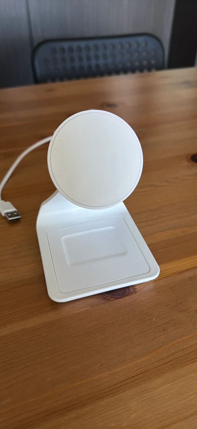 3-in-1 Magnetic Wireless Charging Station