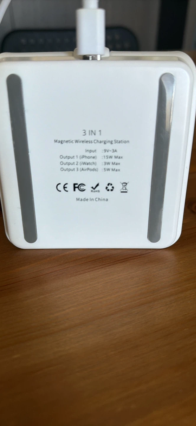 3-in-1 Magnetic Wireless Charging Station - photo 4