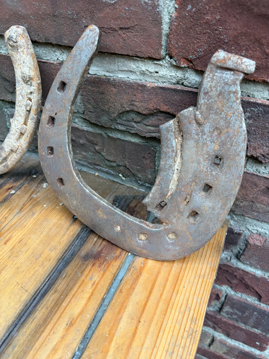 3 Antique Iron Horse Shoes ! - photo 2