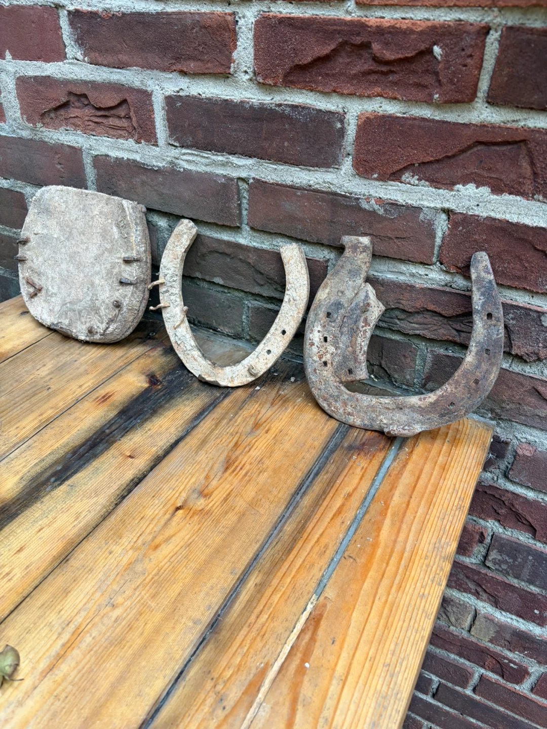 3 Antique Iron Horse Shoes ! - photo 5