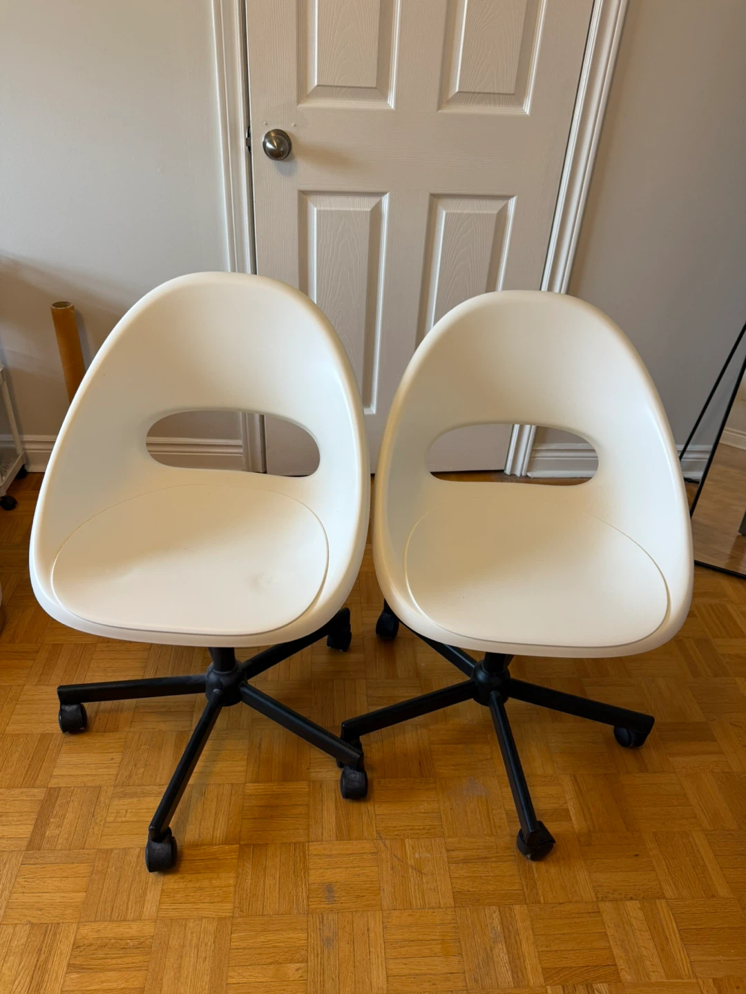 LOBERGET / MALSKÄR Swivel chair, white/black