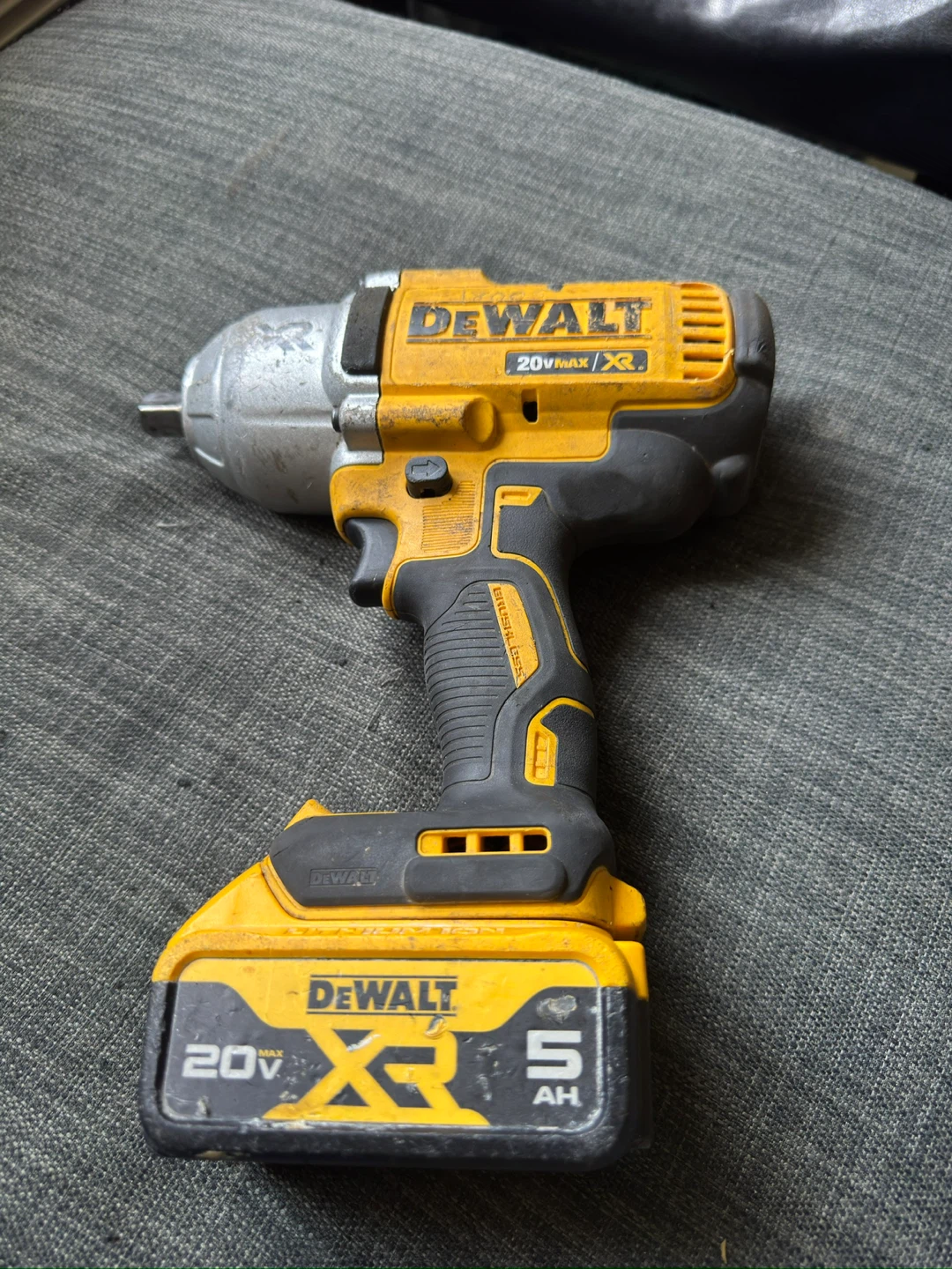 DeWalt DCF899 20V Max XR Brushless Impact Wrench - photo 2