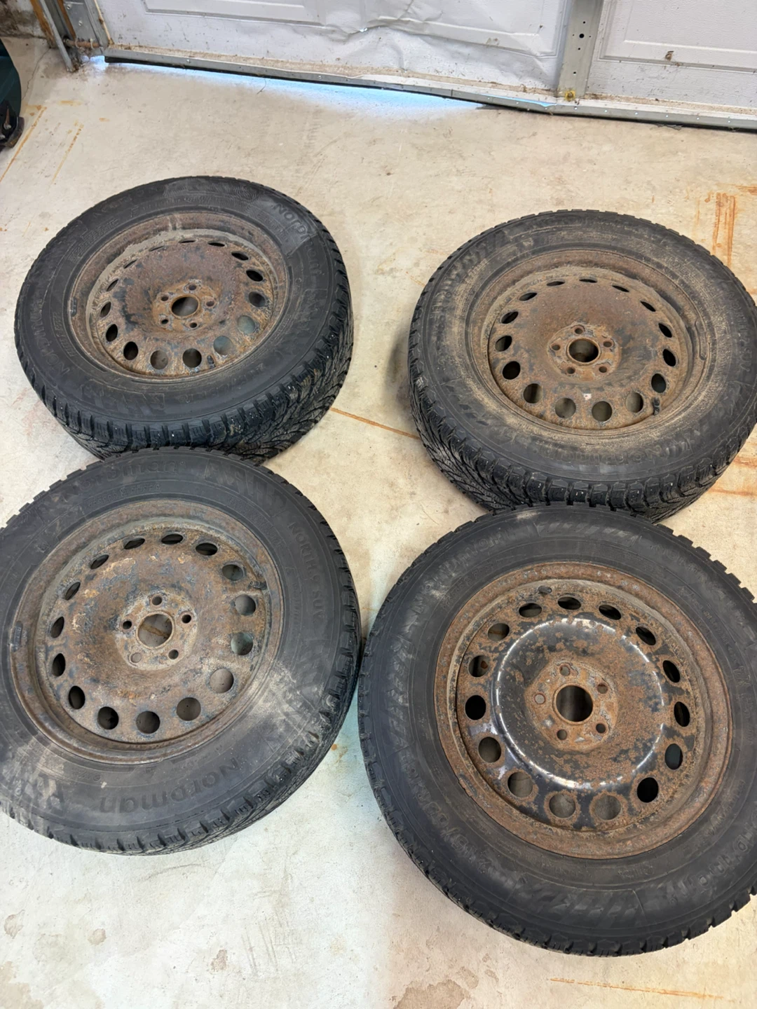 Set of 4 Nokian Nordman 9 SUV Tires - photo 4