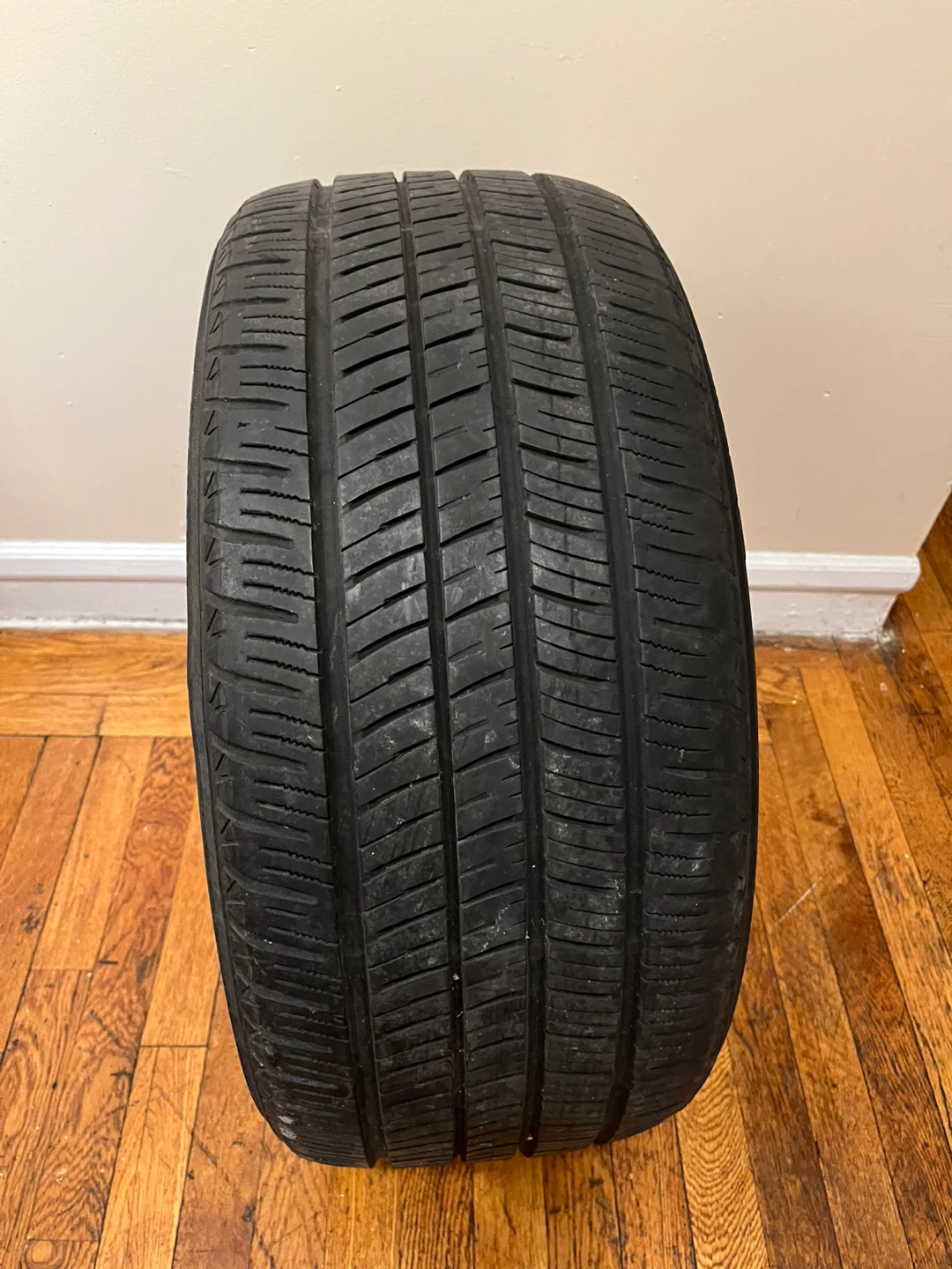Yokohama Ascend GT Tire 245/40R19 94V