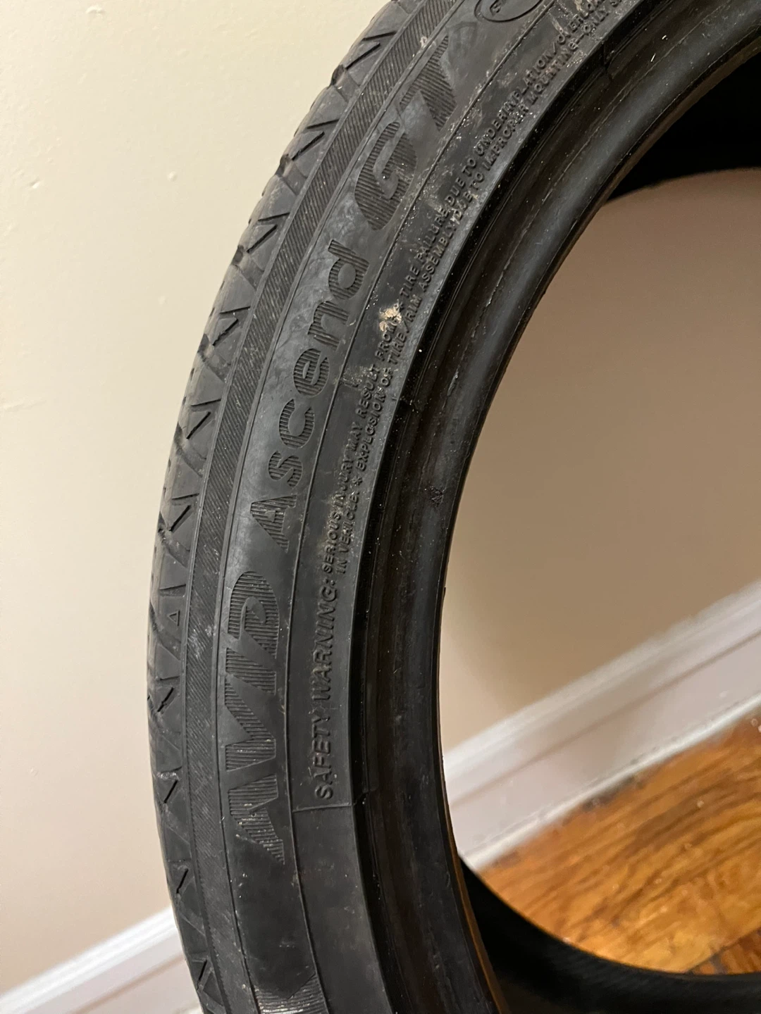 Yokohama Ascend GT Tire 245/40R19 94V - photo 4