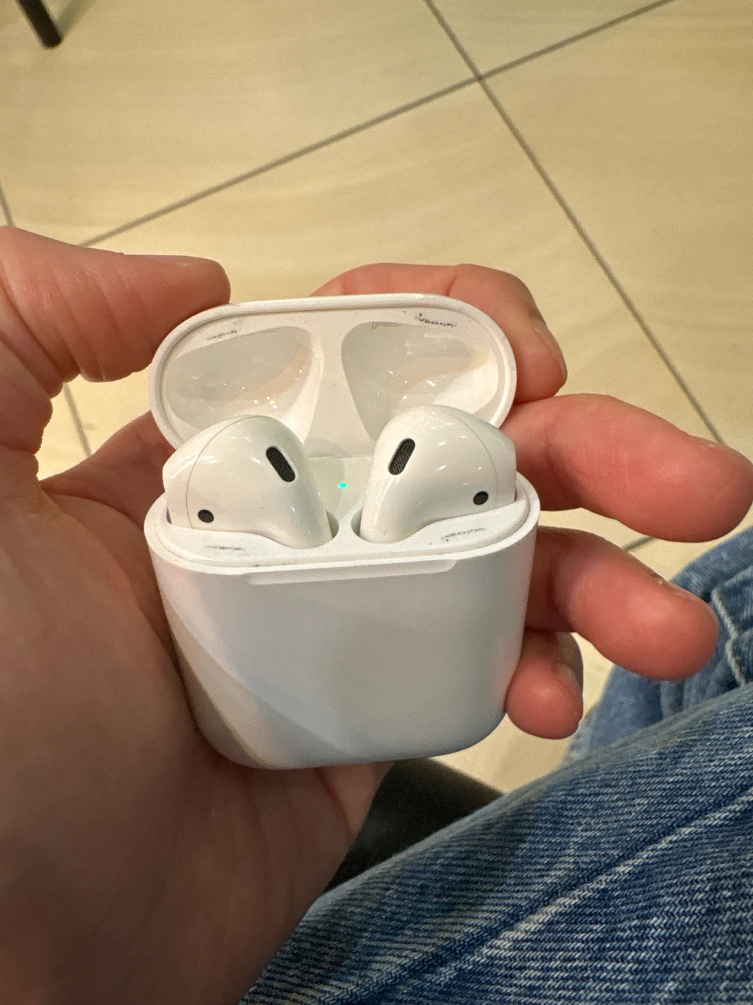 Apple AirPods with Charging Case - photo 2