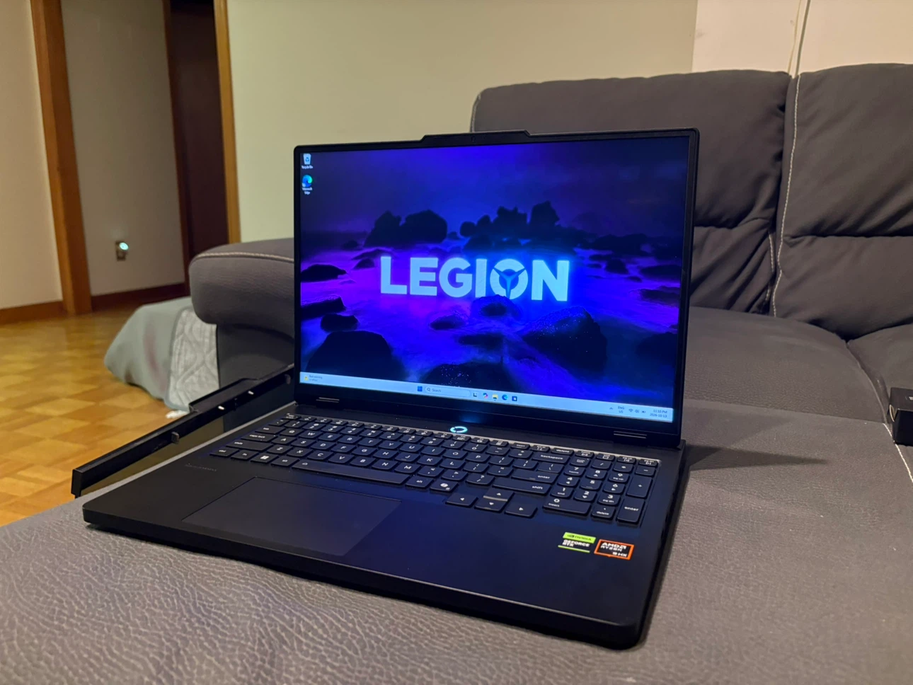 Lenovo Legion AMD Ryzen 9 8945HX/ Nvidia RTX5070 Laptop