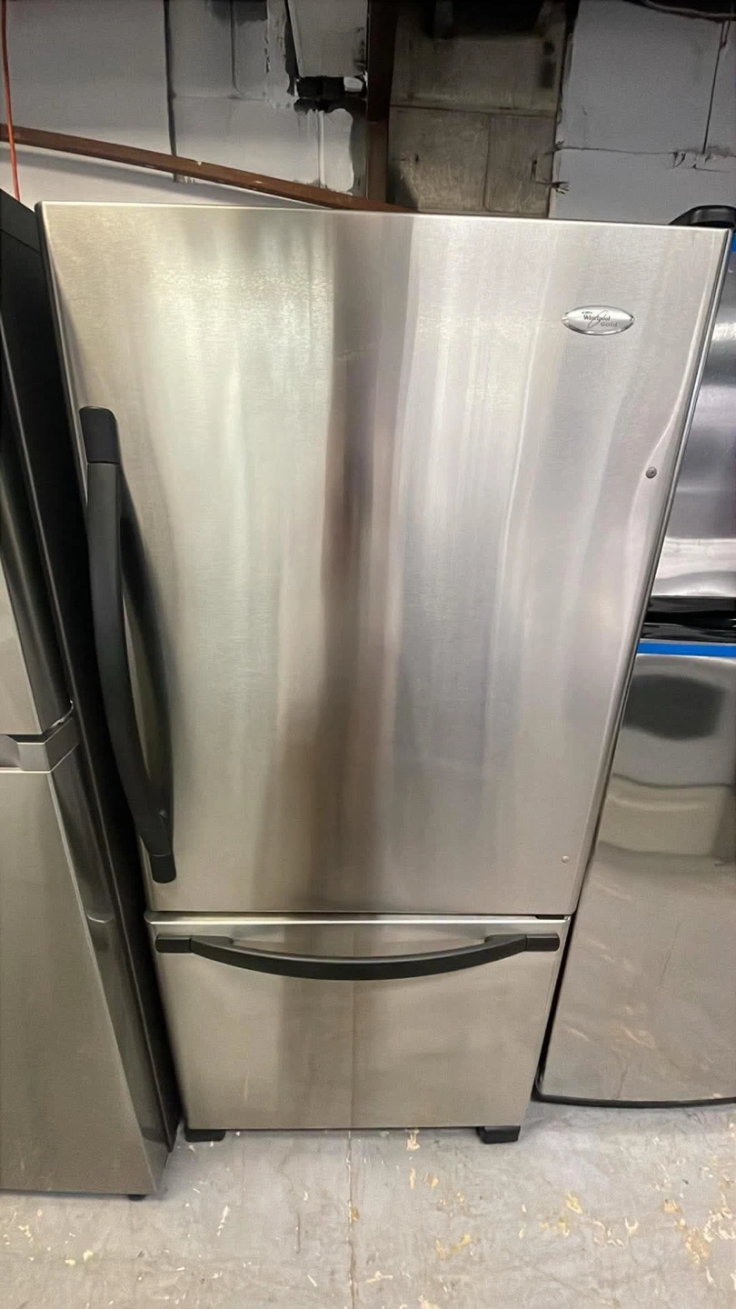 Whirlpool Gold Bottom-Freezer Refrigerator - photo 2