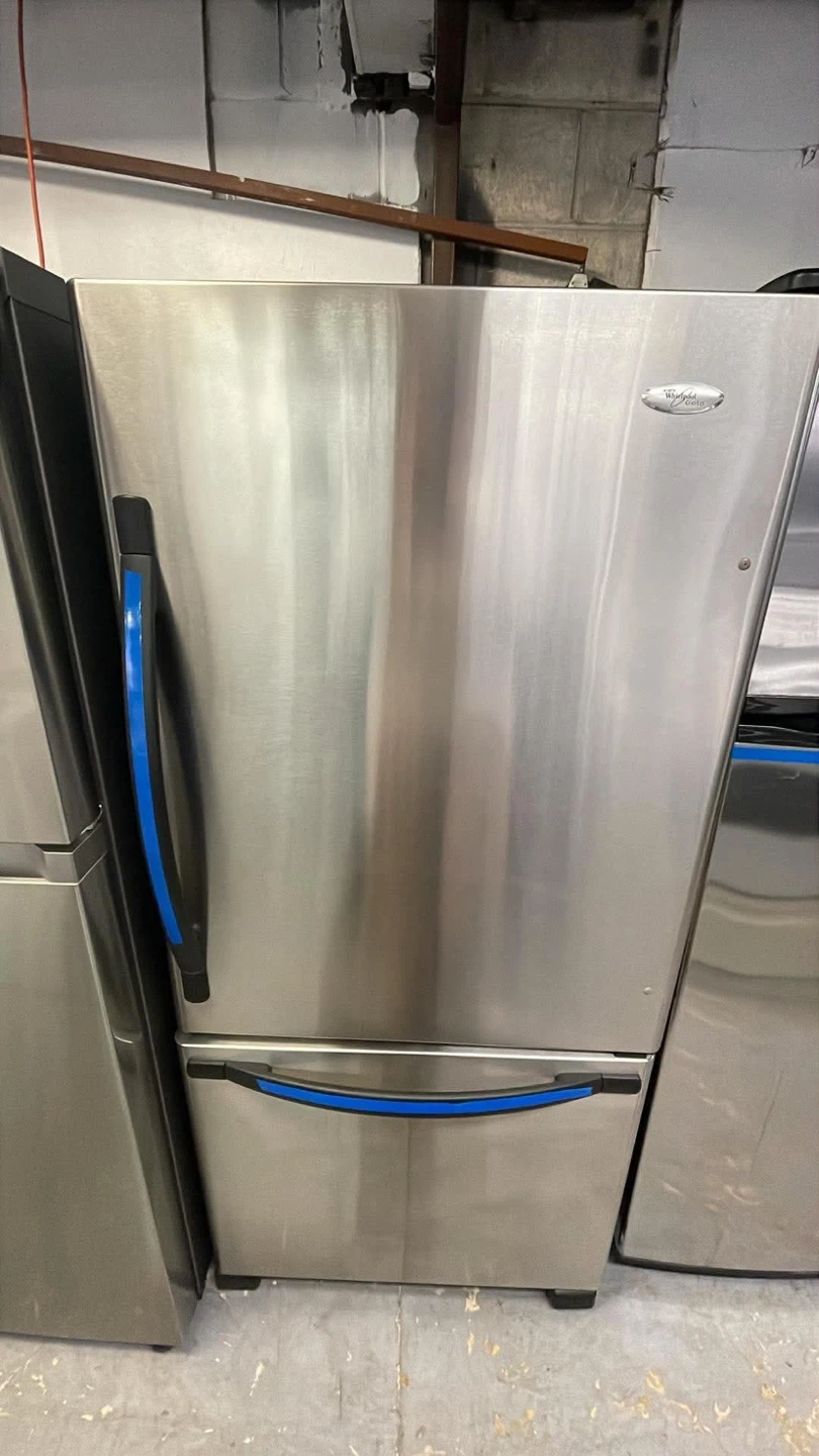 Whirlpool Gold Bottom-Freezer Refrigerator - photo 3