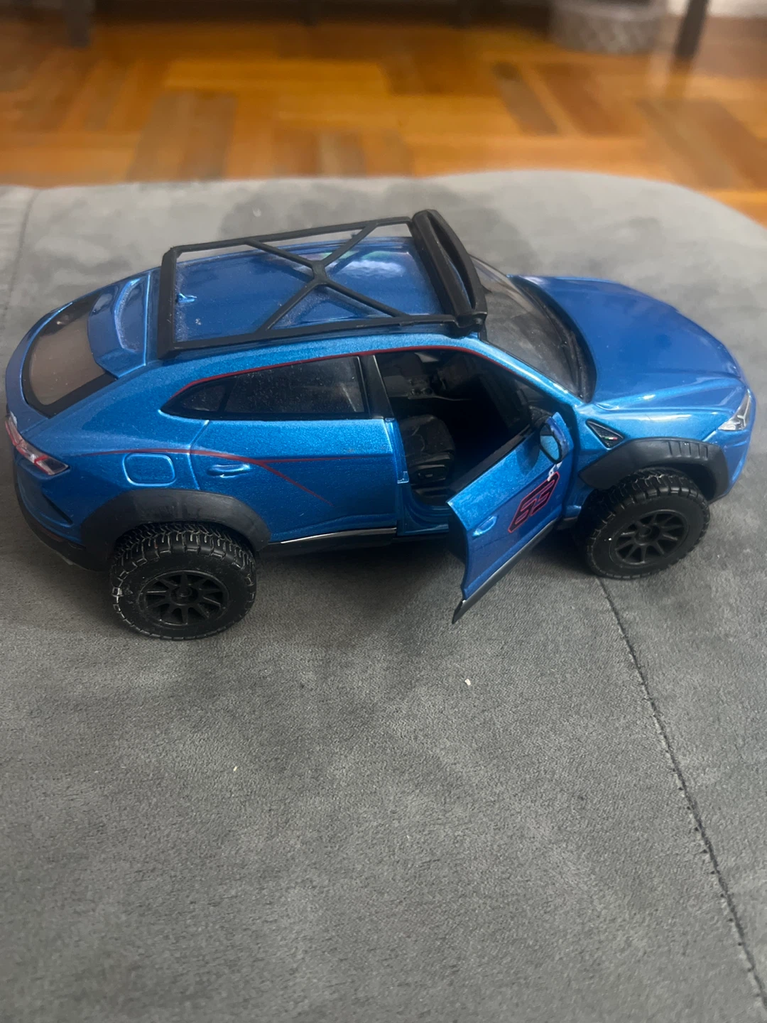 Lamborghini Urus Diecast Model - photo 2