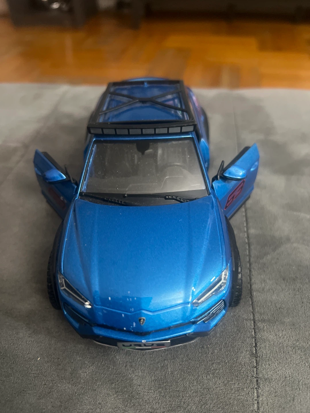 Lamborghini Urus Diecast Model - photo 3