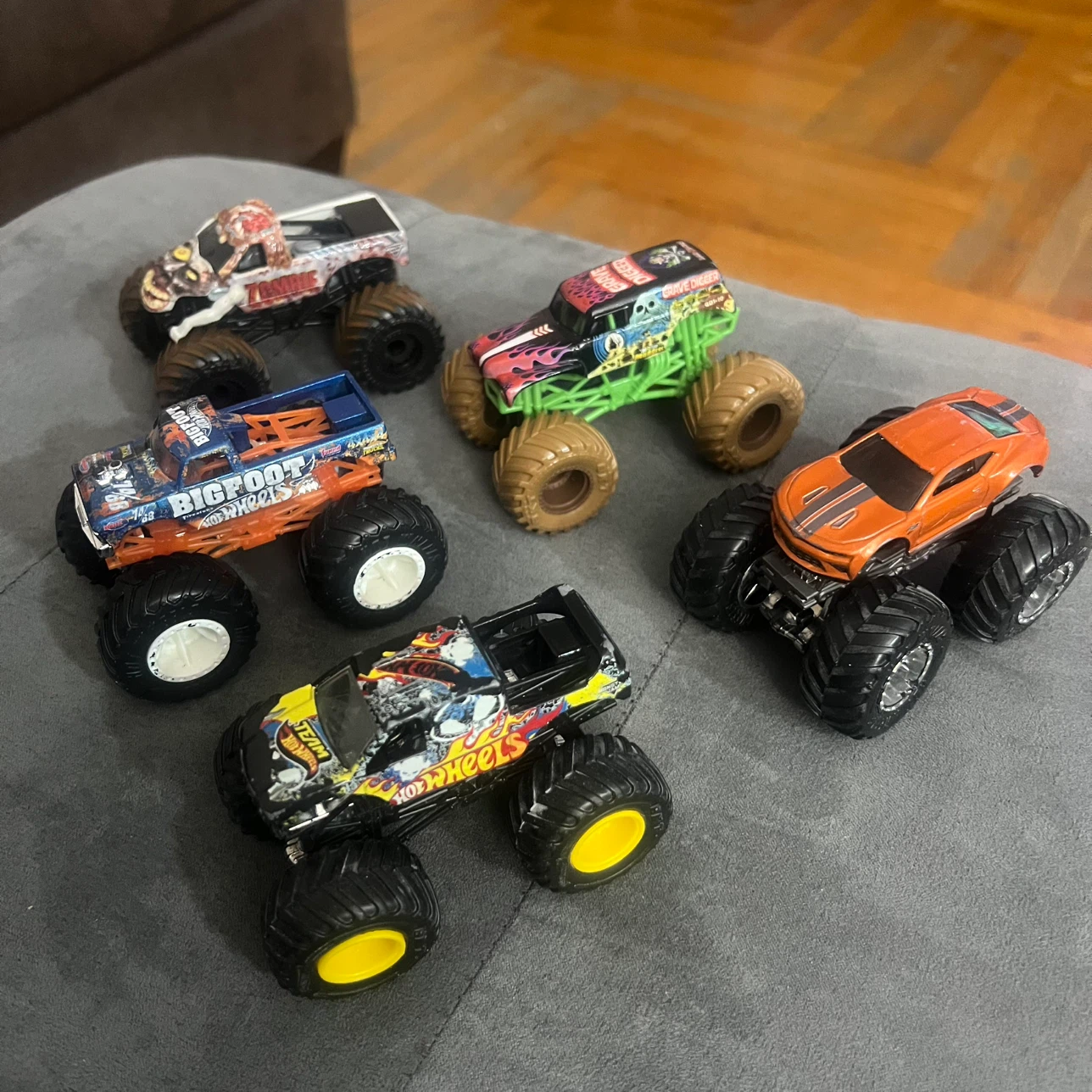 9 Hot Wheels Monster Trucks Toy Cars - photo 4