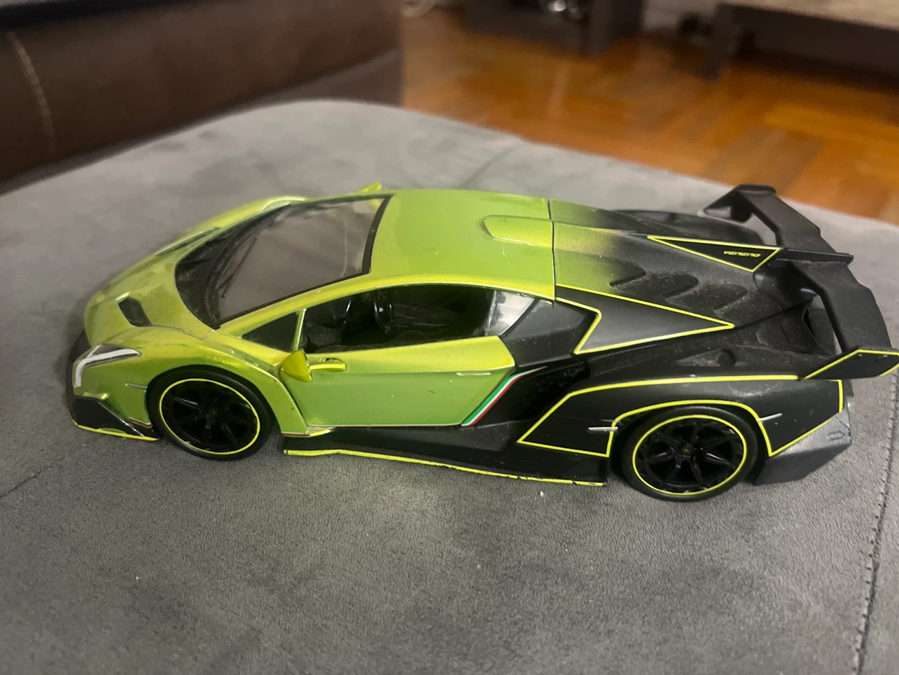 Lamborghini Veneno Toy Car - photo 2