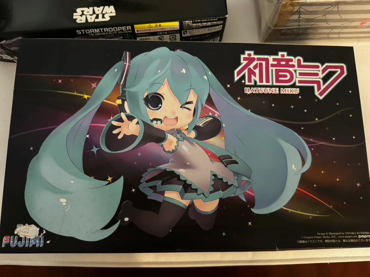 Fujimi ptimo Hatsune Miku Plastic Model Kit