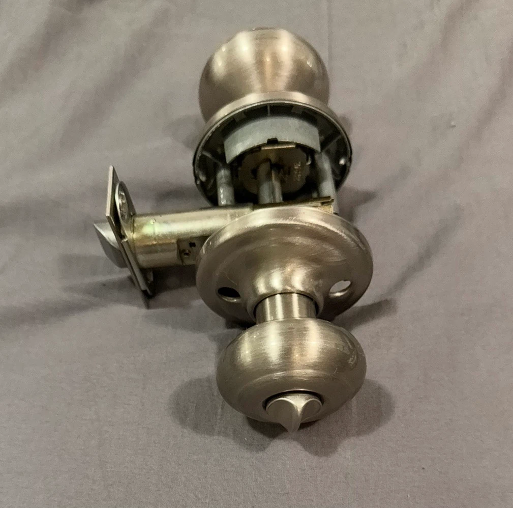 Brushed Nickel Entry Door Knob with 2 keys - photo 3