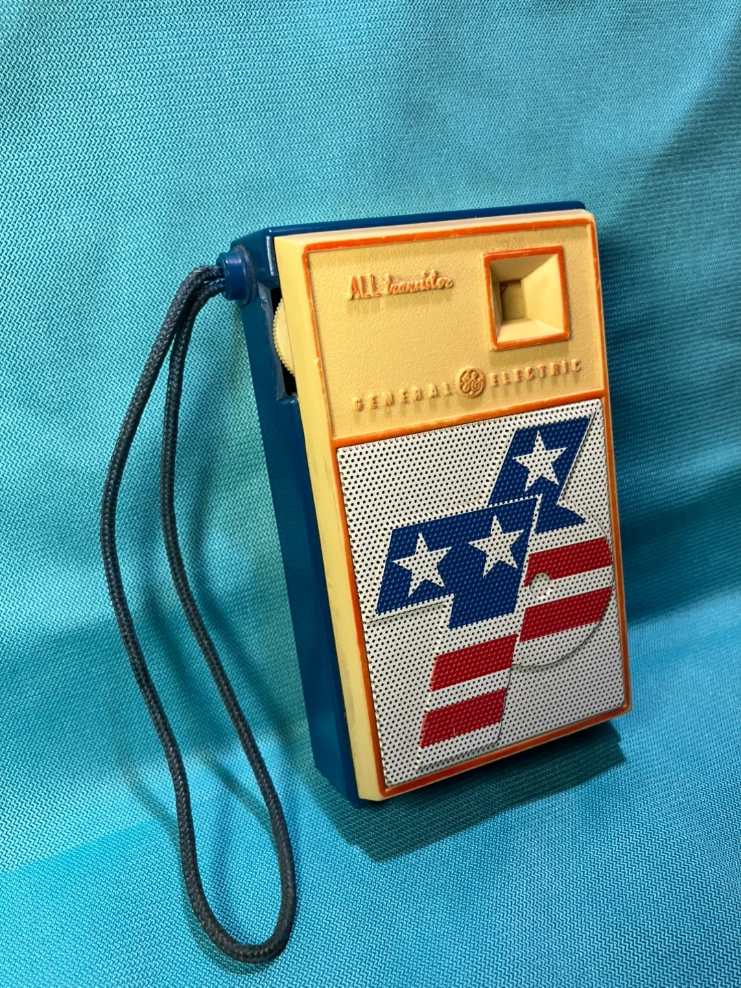 Vintage General Electric All Transistor Portable Radio - photo 3