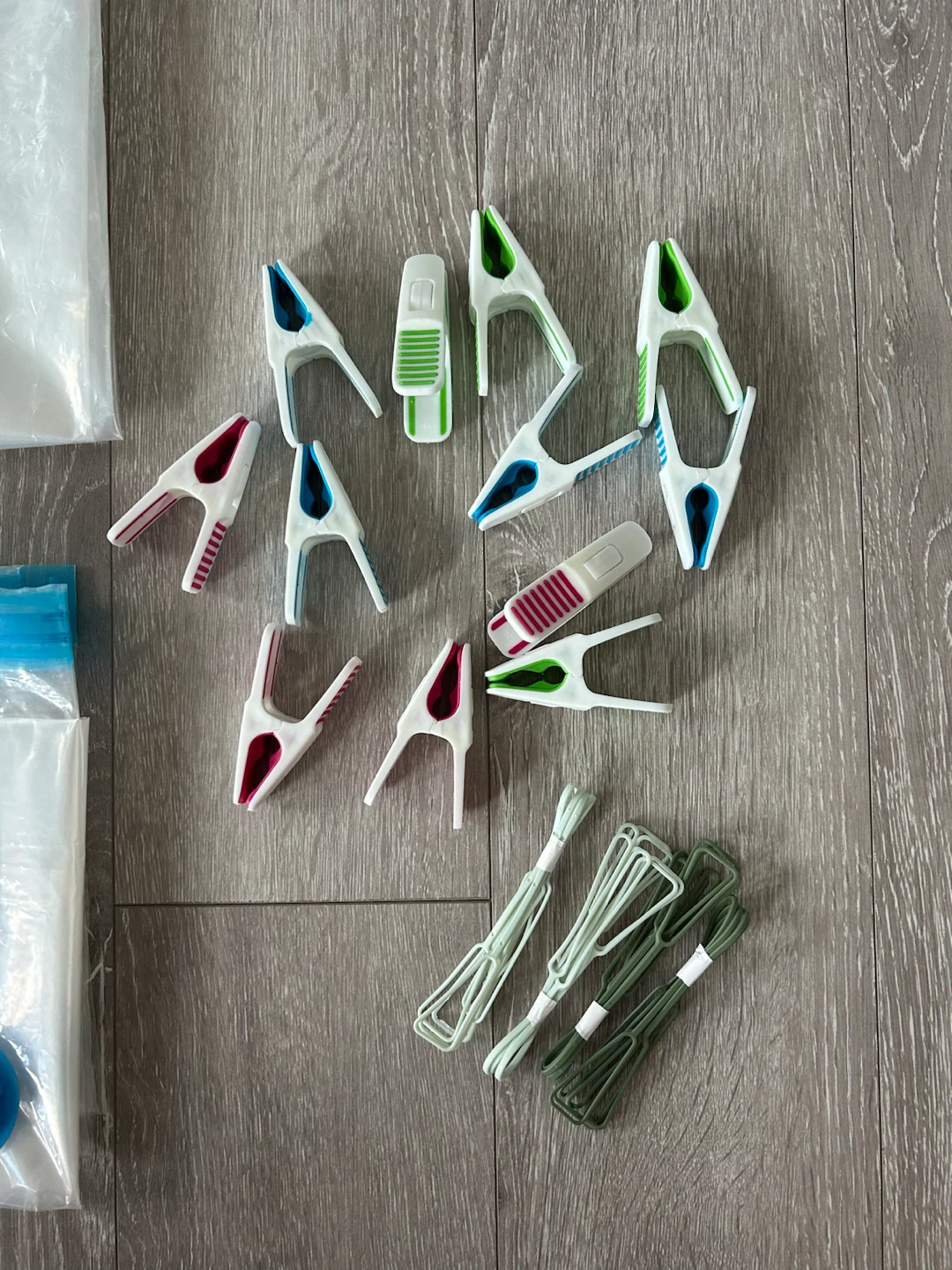 Vacuum Storage Bags and Assorted Clips - photo 2