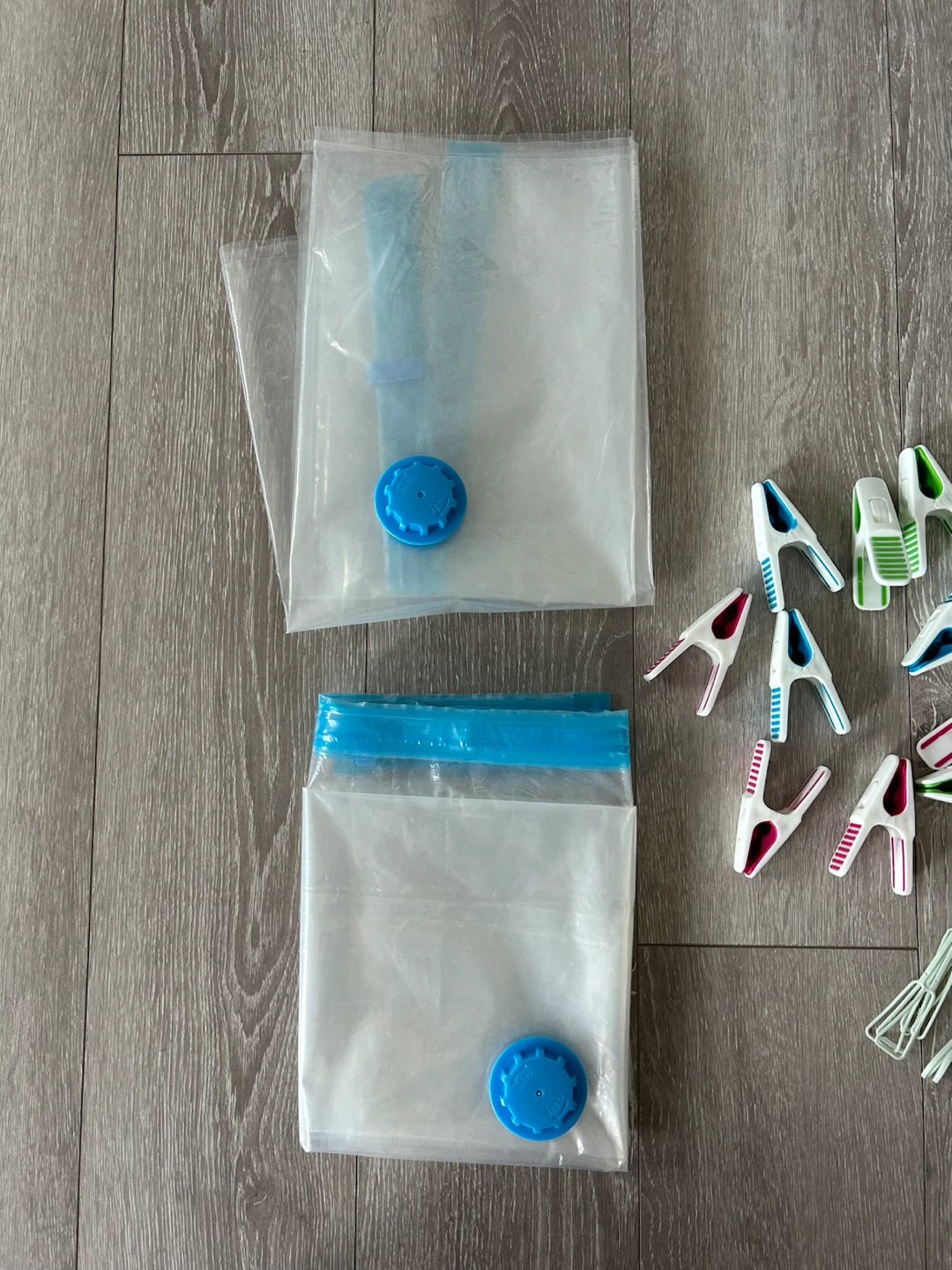 Vacuum Storage Bags and Assorted Clips - photo 3