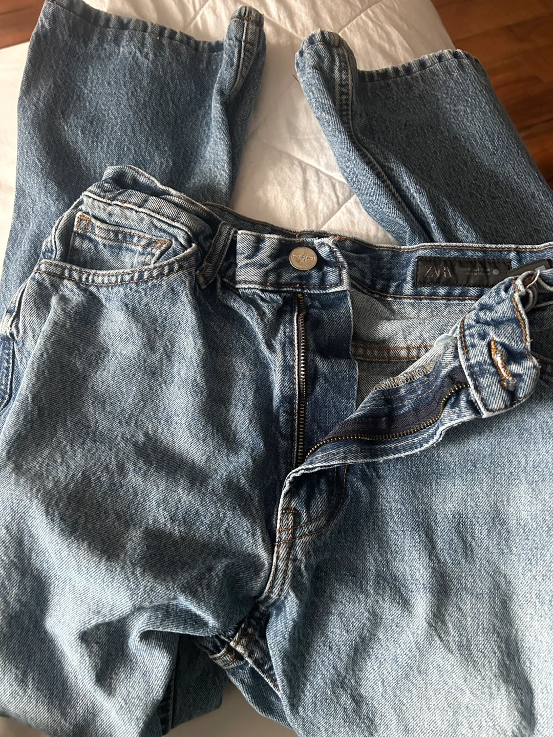 ZARA Women's Mid-Blue Jeans Size 6
