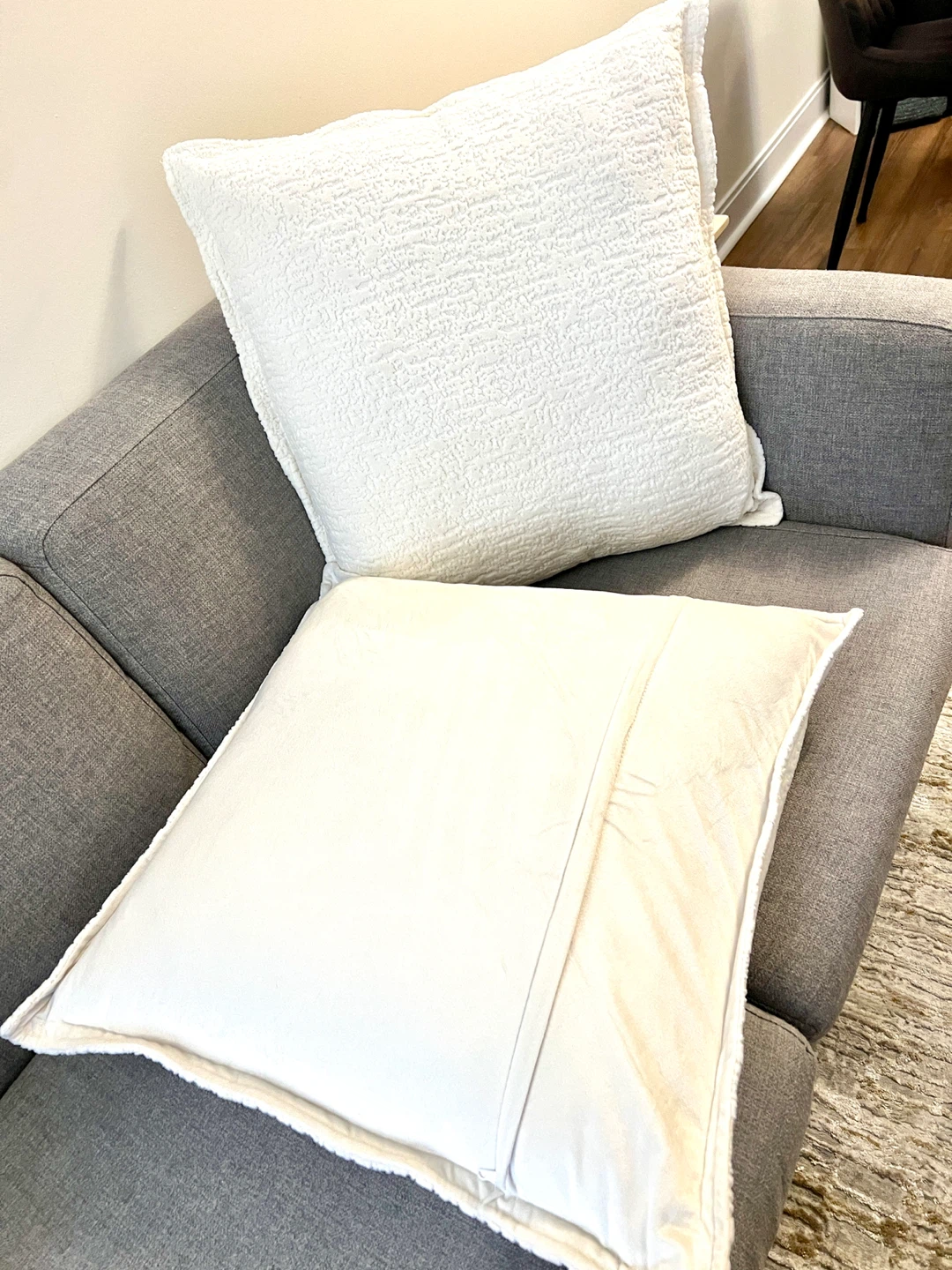 Set of 2 White Textured Throw Pillows - photo 3