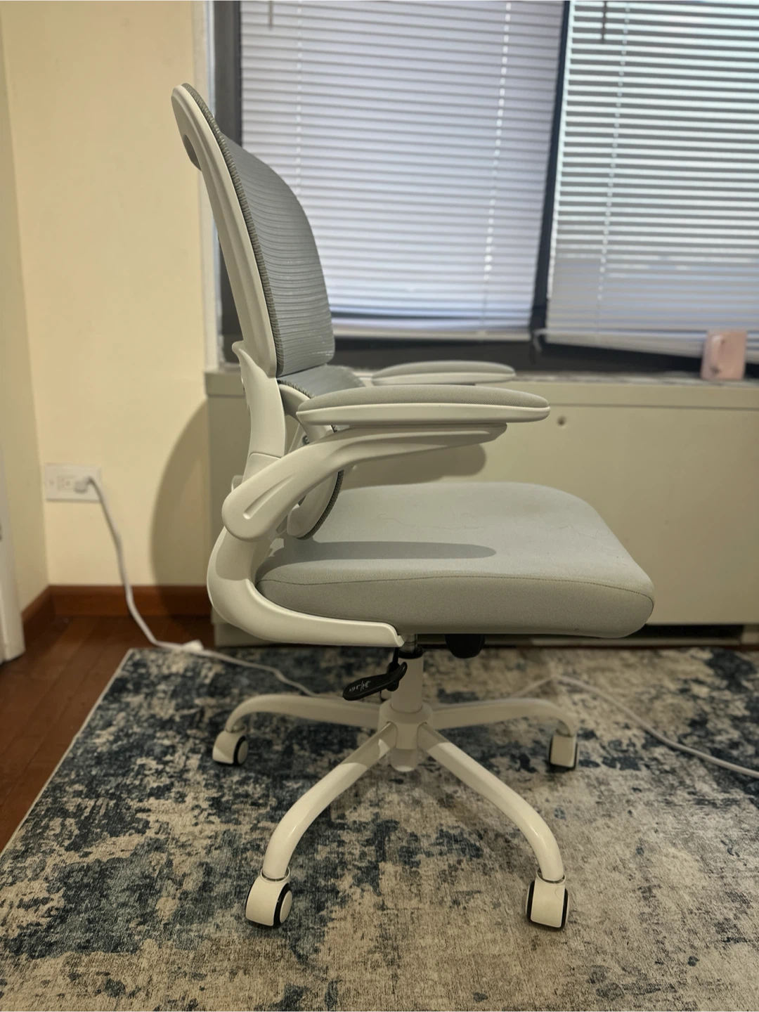 New Ergonomic Office Chair - White - photo 2