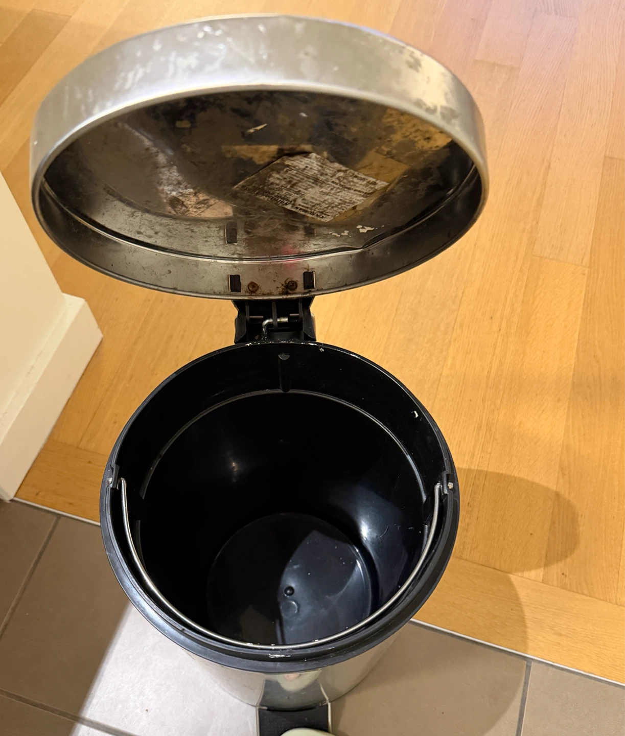 2 Trash Cans - photo 2