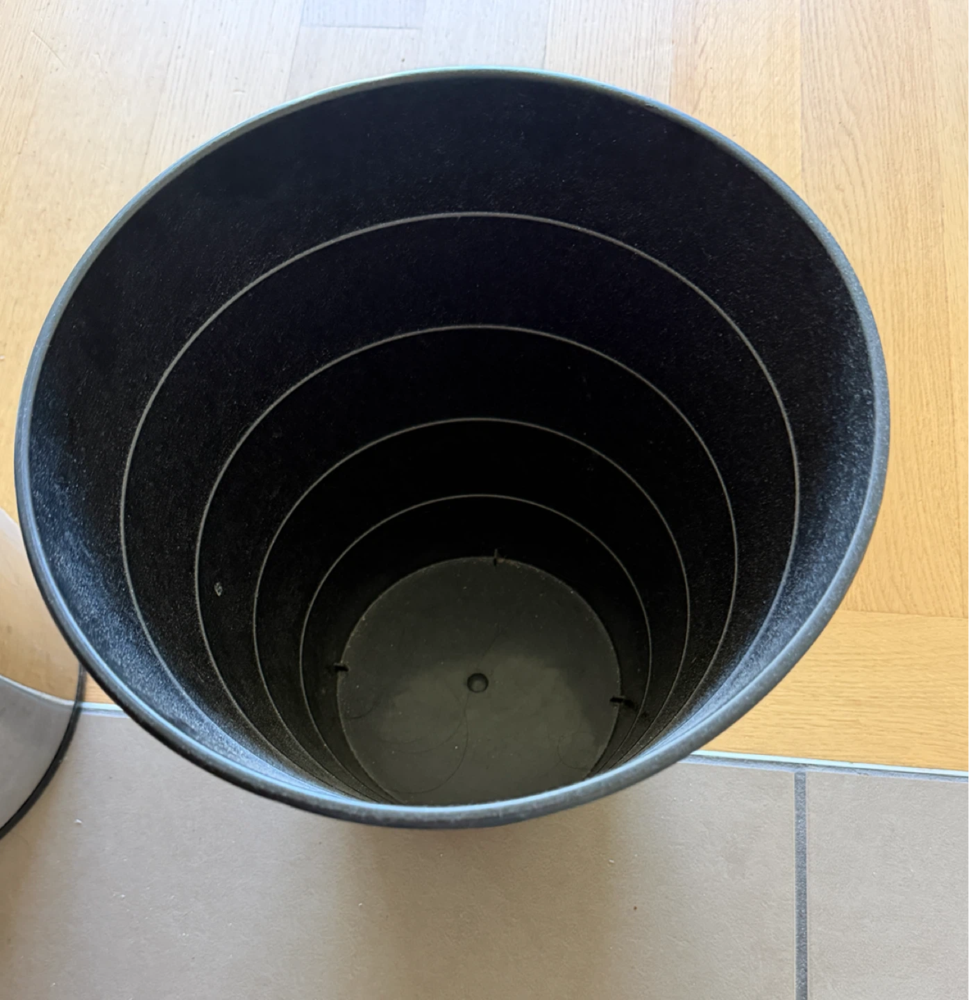2 Trash Cans - photo 4