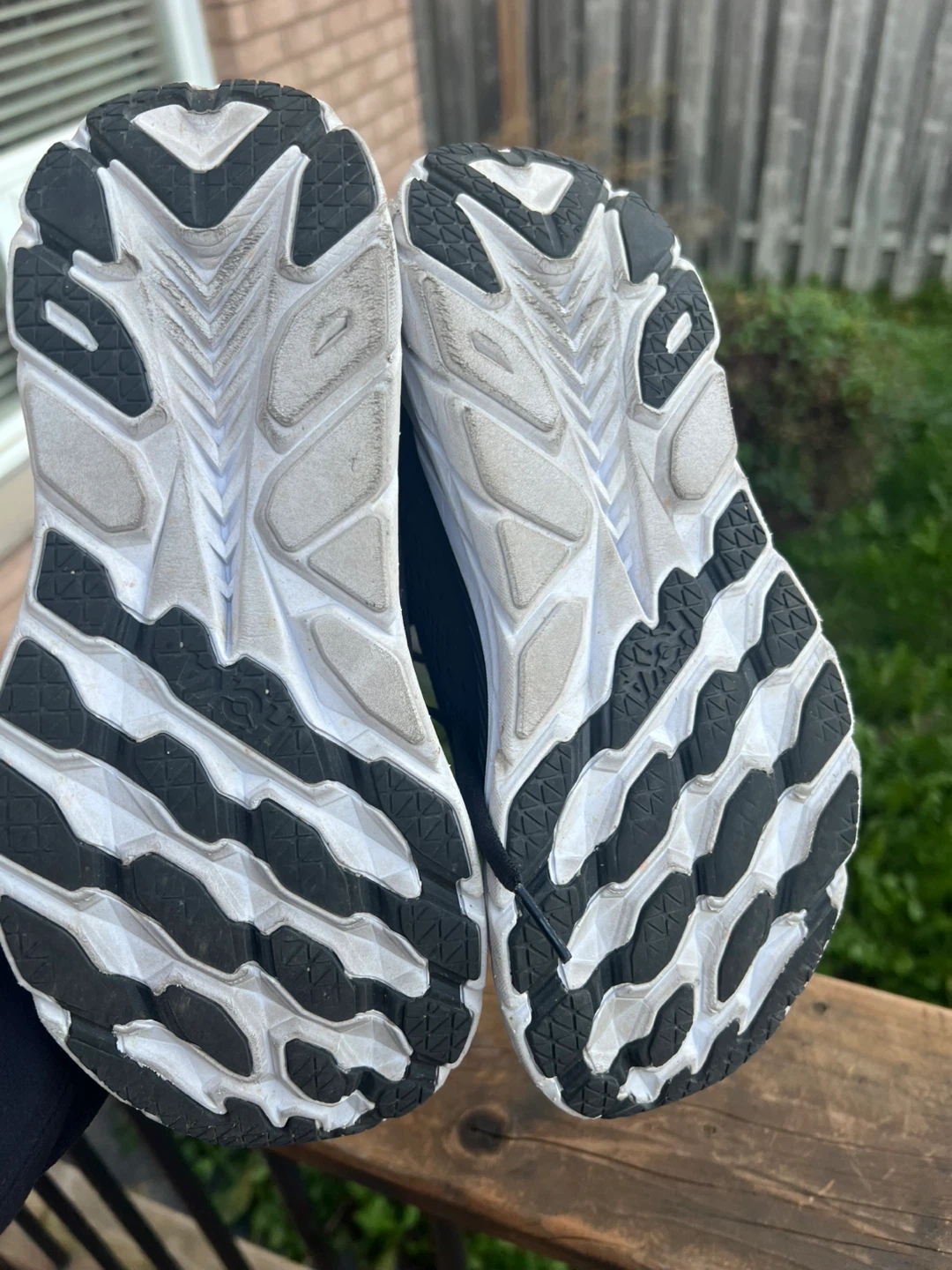 Woman’s Hoka Clifton 8 Running Shoes - size 8 - photo 4