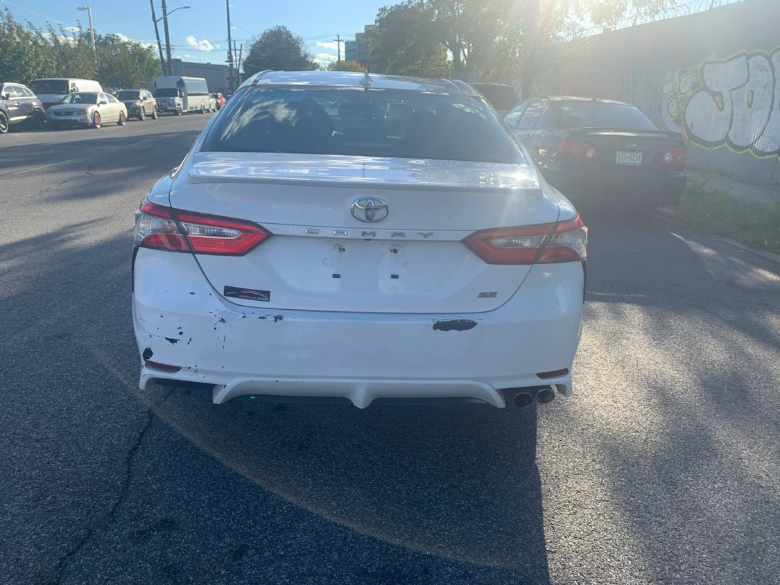 White Toyota Camry SE 2019 - photo 3