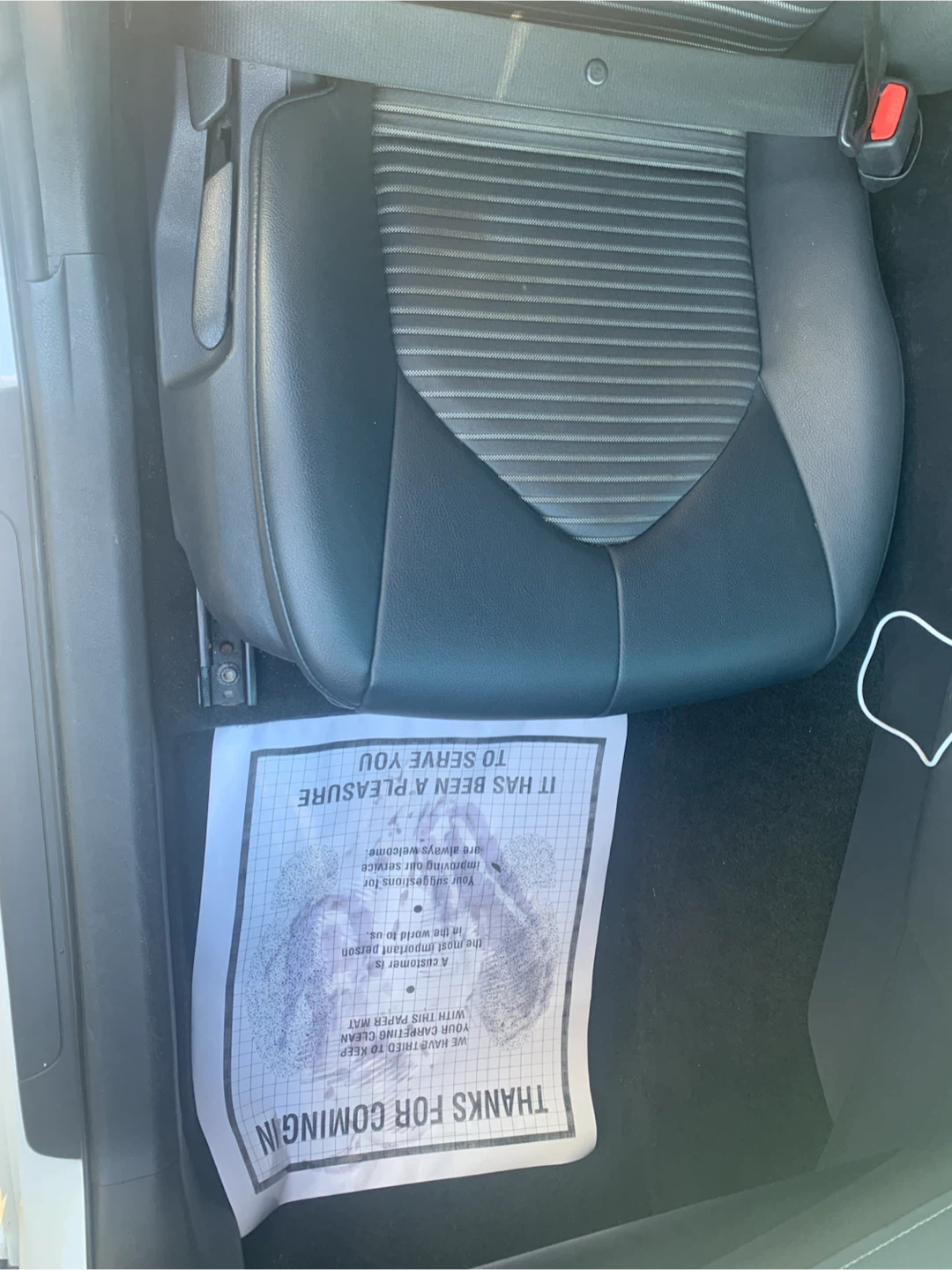 White Toyota Camry SE 2019 - photo 5
