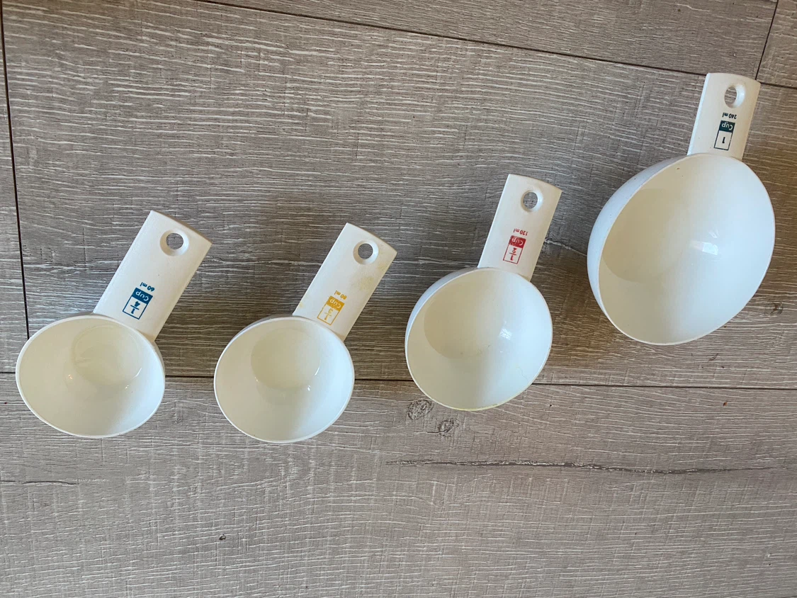 Set of 4 White Measuring Cups - photo 2