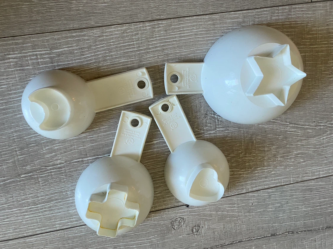 Set of 4 White Measuring Cups - photo 3