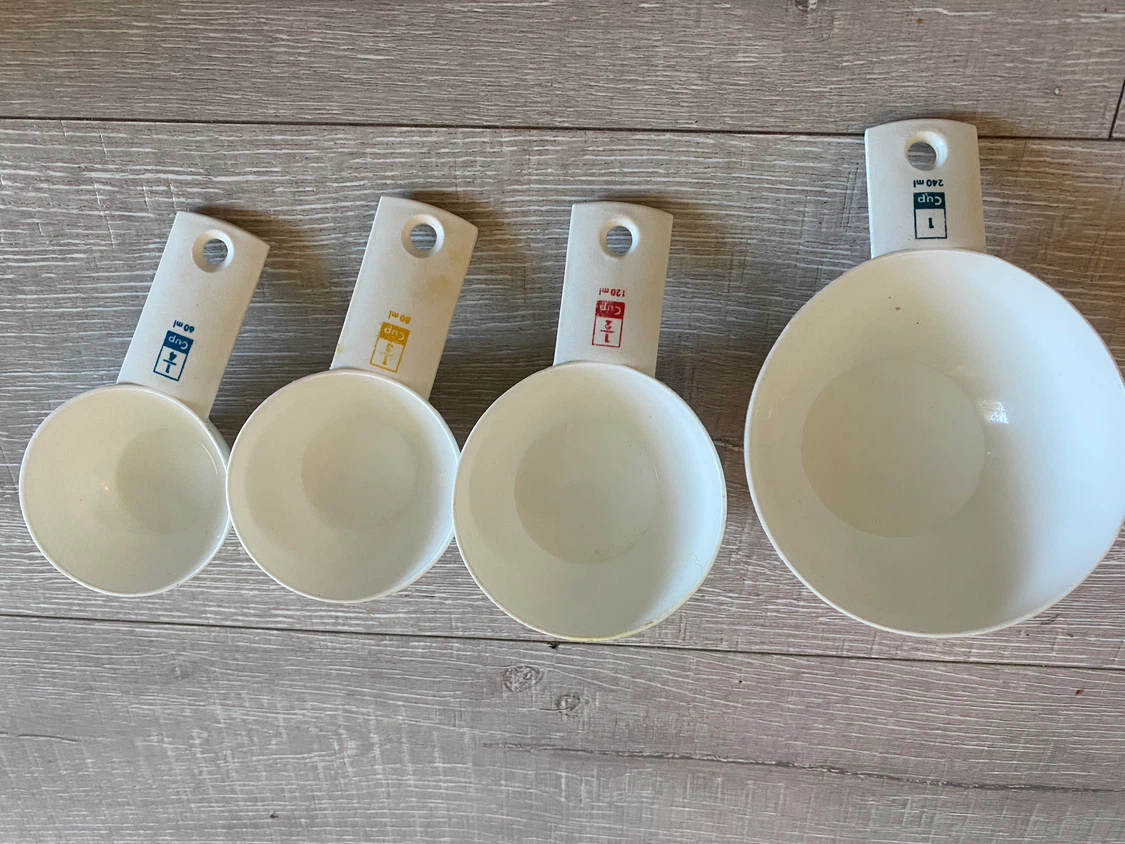 Set of 4 White Measuring Cups - photo 4